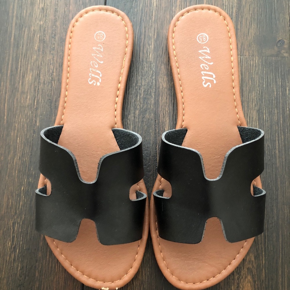 Black vegan leather summer sandals